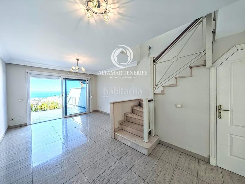 Foto 9323b313-cc75-45a9-8a1d-865d259a8498. Casa adossada amb aparcament a Chayofa Arona