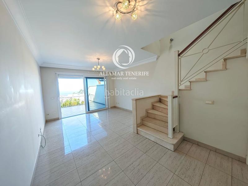 Foto f3a3d832-a8c7-415e-b8fd-e74f1d75c94c. Casa adossada amb aparcament a Chayofa Arona