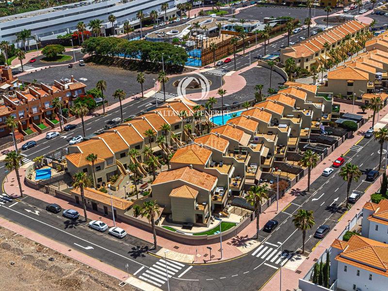 Foto c8a10402-6a7a-4c9c-8421-f8fc7ae5c11e. Appartement avec parking piscine dans Playa del Duque Adeje