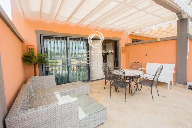 Foto cecbfee7-6c7e-424d-9e26-ceb9eb71b2b7. Reihenhaus mit parking pool in La Caleta Adeje