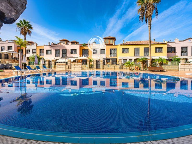 Foto f6f911c5-8c1f-4402-a9a1-75269d04f7da. Reihenhaus mit parking pool in La Caleta Adeje