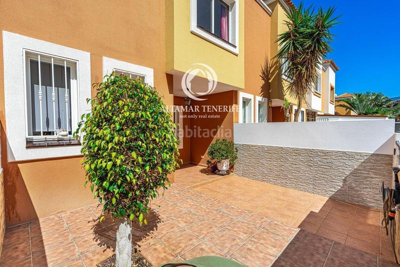 Foto 104c7918-fd5d-4e6f-9ddb-7ec373a2e7cd. Casa adossada amb aparcament piscina a Torviscas Centro y Alto Adeje