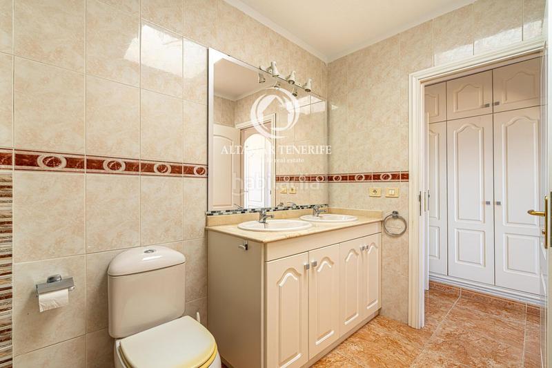 Foto c35ff0b9-3a44-46f7-9732-a7db8f4772c3. Casa adossada amb aparcament piscina a Torviscas Centro y Alto Adeje