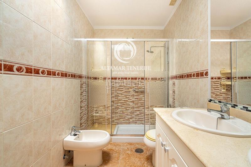 Foto ddd9523d-16c8-4d9c-b90b-7e27e7914e4f. Casa adossada amb aparcament piscina a Torviscas Centro y Alto Adeje