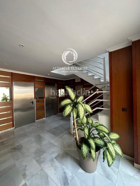 Foto 09a66fc7-89ed-446d-bc83-671e0efbe13c. Ático  dúplex en Los Cristianos con vistas panorámicas al mar en Arona