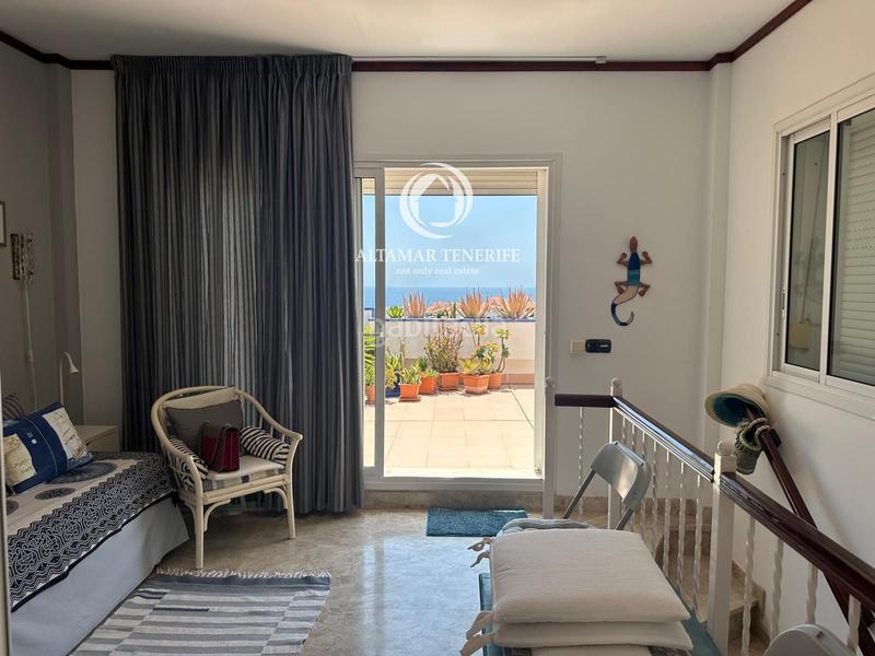 Foto 1da959d5-4118-4a6a-a958-102b06f94151. Ático  dúplex en Los Cristianos con vistas panorámicas al mar en Arona