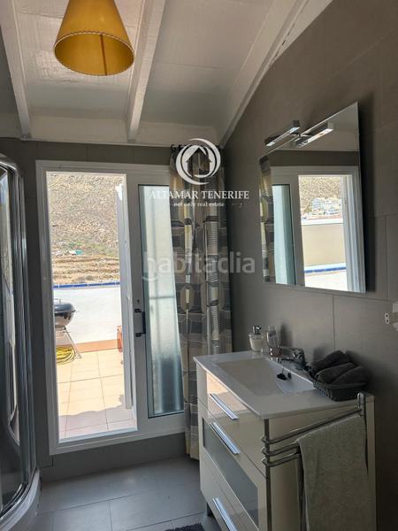 Foto ab352d01-ec3e-4c3f-b87a-4cd2e737f124. Ático  dúplex en Los Cristianos con vistas panorámicas al mar en Arona