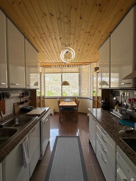 Foto b29c6778-8fd3-49cb-8127-dea712727c13. Ático  dúplex en Los Cristianos con vistas panorámicas al mar en Arona