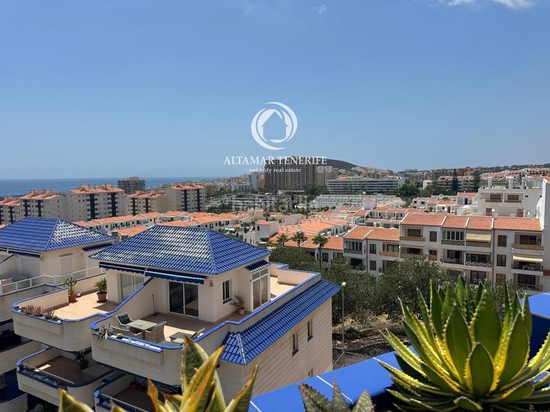 Foto eec7cb85-db0e-4ec1-9ab7-d9224b7505a3. Ático  dúplex en Los Cristianos con vistas panorámicas al mar en Arona