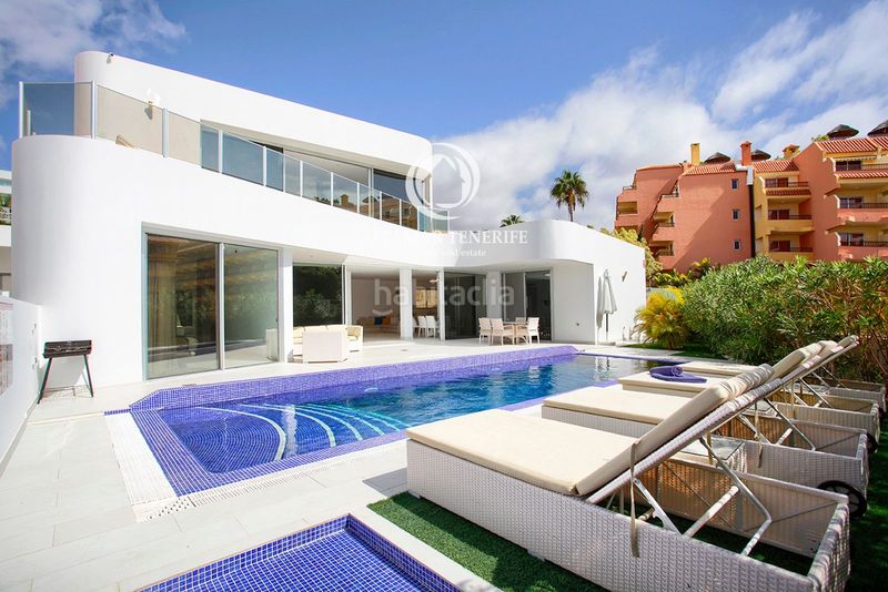 Foto a9cd4e4d-5ad1-47fa-80a9-8713374e503f. Casa amb piscina a La Caleta Adeje