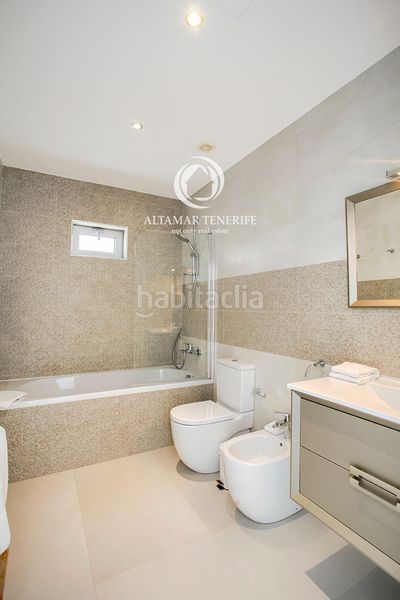 Foto c18eb8f7-3b12-406a-a2a0-8f99a86b1097. Casa amb piscina a La Caleta Adeje