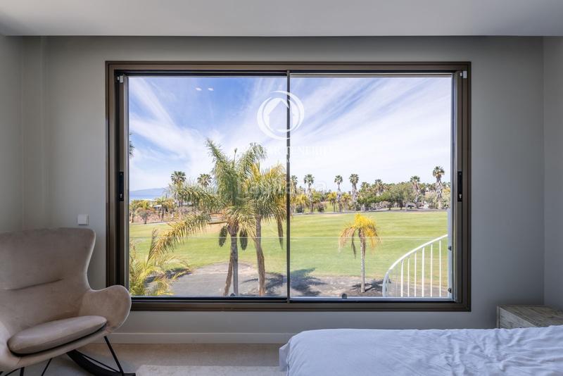 Foto 79794aa6-568a-41a3-9140-84d5b098e950. Casa villa de luz lujo exclusivo en golf costa en Adeje