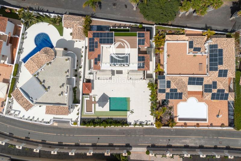 Foto b49e2cd1-0dc6-4d1c-94cc-cac3b329a272. Casa villa de luz lujo exclusivo en golf costa en Adeje