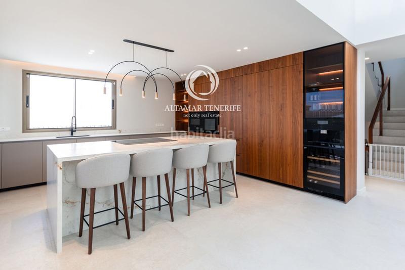 Foto f17f7e09-8c51-4b5f-bb11-260b0b318487. Casa villa de luz lujo exclusivo en golf costa en Adeje