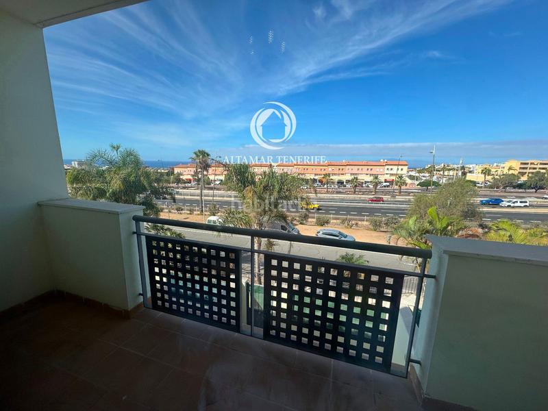 Foto 6d24b2ca-d616-4104-bd80-7bd97711f0a7. Casa a schiera con parcheggio piscina in Playa Fañabé Alto Adeje