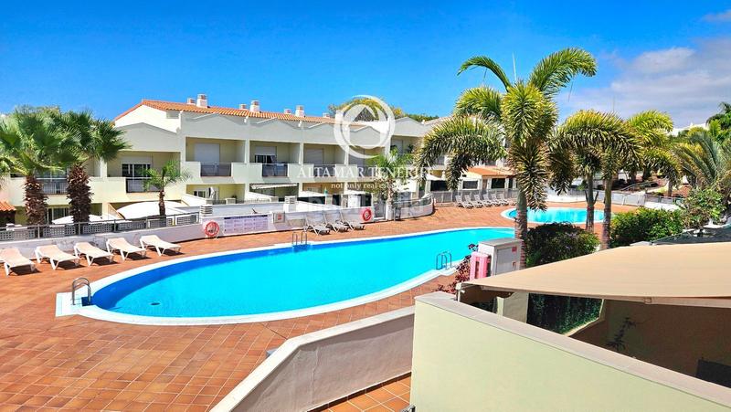 Foto b3eda86d-4794-4e37-8e16-3eef8747c49b. Casa a schiera con parcheggio piscina in Playa Fañabé Alto Adeje