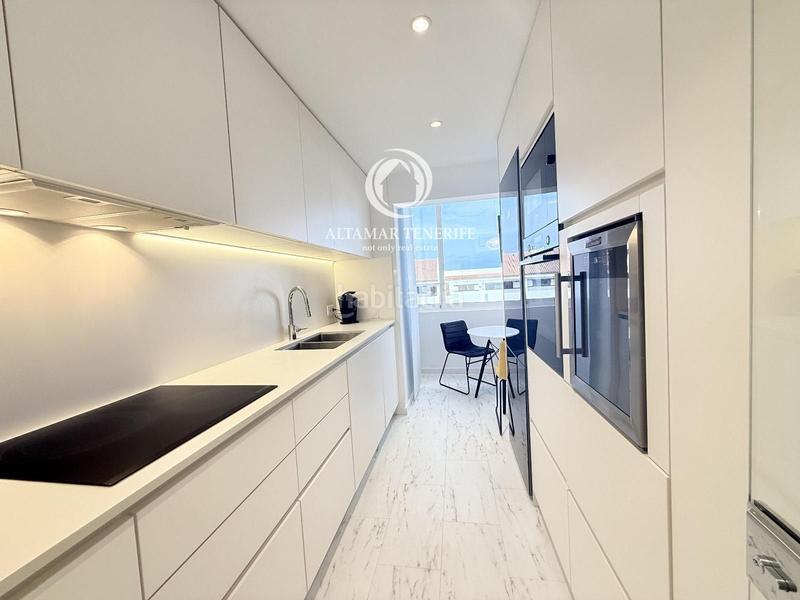 Foto 2403dd9d-d733-4d53-bb19-dad54e33bfdb. Piccolo appartamento con parcheggio piscina in Los Cristianos Arona