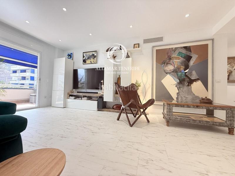 Foto f1dae1e8-8344-46b9-8023-209720cbb8ad. Piccolo appartamento con parcheggio piscina in Los Cristianos Arona