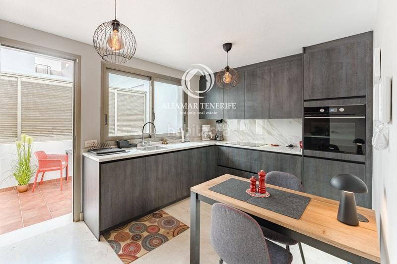 Foto f7c9f7bc-50c2-40ec-ba8f-274501eba185. Appartement avec parking piscine dans La Caleta Adeje