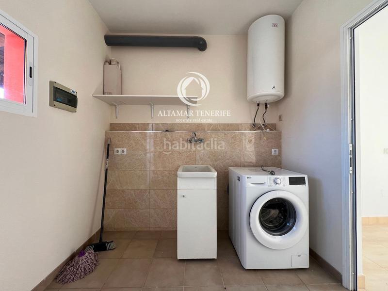 Foto 20ffb828-bcd3-4f78-9406-8f9077fe9c21. Lloguer casa adossada amb aparcament piscina a Los Cristianos Arona