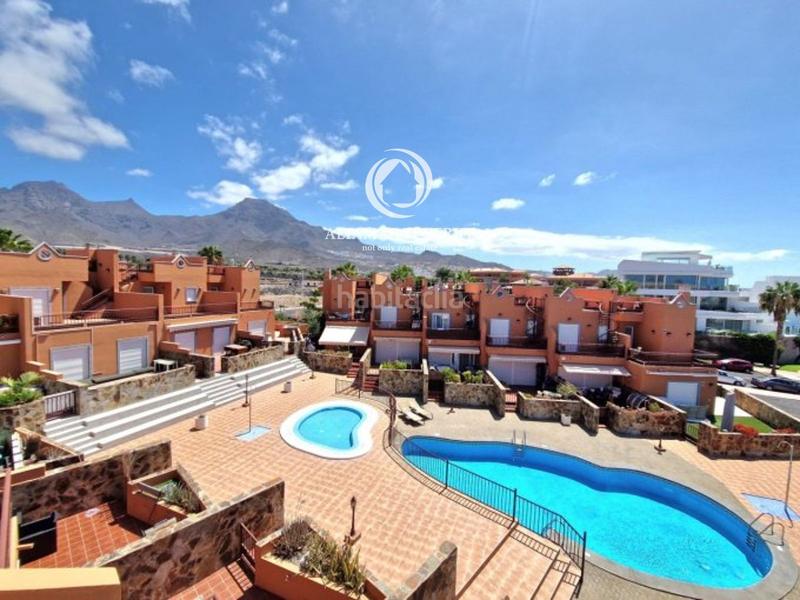 Foto b7e753d1-388a-49f8-9b92-b0cda6bd4bf9. Casa a schiera con piscina in Playa del Duque Adeje