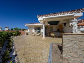 Casa  Jardines del duque. Lujosa villa en parque la duquesa, bahía del duque