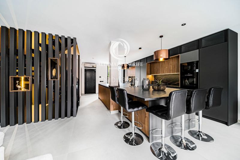 Foto 0564bf47-4bf1-4b37-99b7-6b8cbabda4f8. Reihenhaus mit parking pool in Playa del Duque Adeje