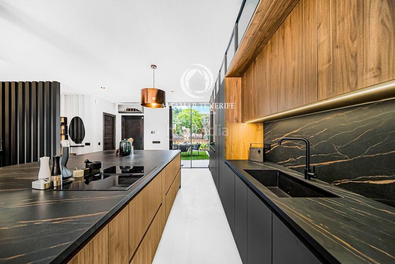 Foto 173763c1-c248-43bb-a627-fb91ea589467. Reihenhaus mit parking pool in Playa del Duque Adeje