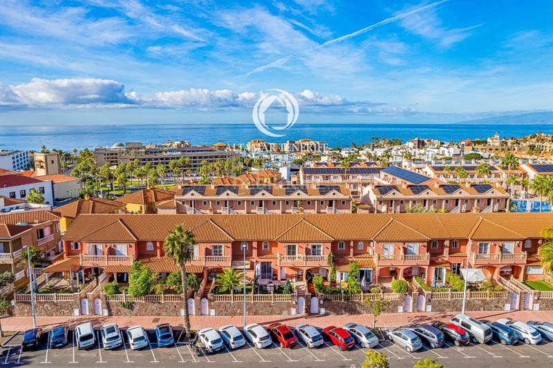 Foto 25898027-e979-46b6-95df-1beffdb8b51b. Reihenhaus mit parking pool in Playa del Duque Adeje