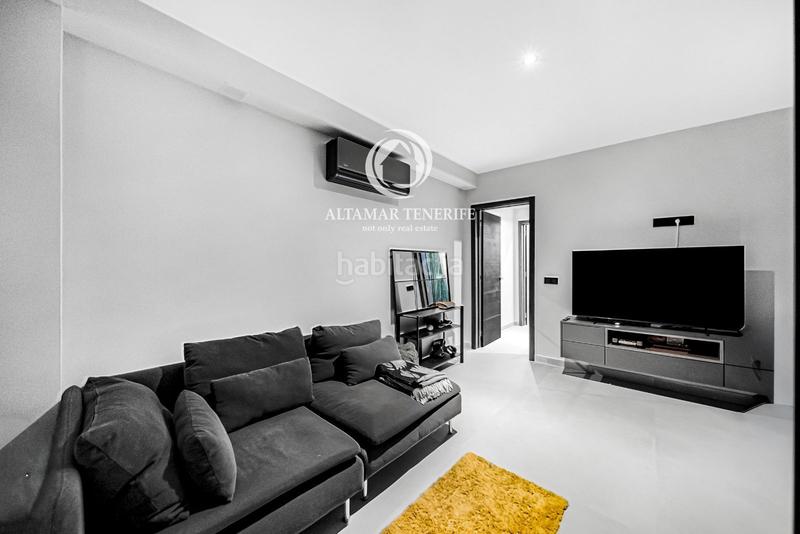 Foto 87a713d4-618d-40e9-a256-6879237c40ae. Reihenhaus mit parking pool in Playa del Duque Adeje