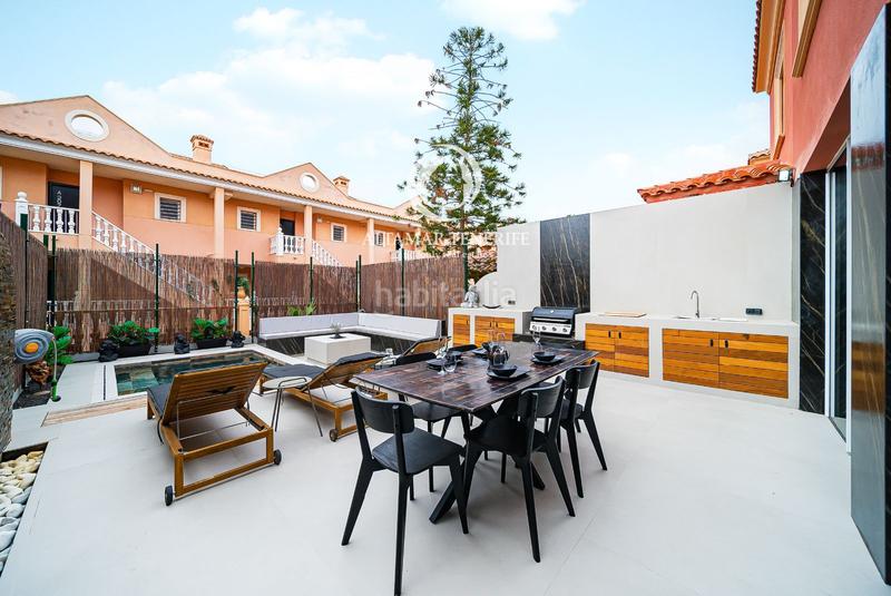 Foto 9055e776-9d0a-40bd-ae99-46b72a67d140. Reihenhaus mit parking pool in Playa del Duque Adeje