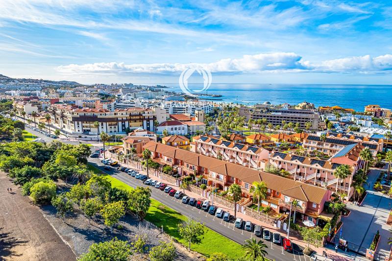Foto c7fb3346-6374-48a7-b65a-544db3c451d3. Reihenhaus mit parking pool in Playa del Duque Adeje