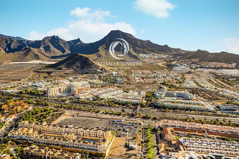 Foto d1f8553e-e410-4b64-8c93-4eee01815dd8. Reihenhaus mit parking pool in Playa del Duque Adeje