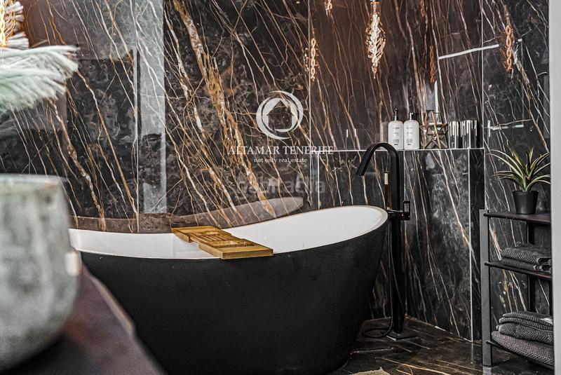 Foto de0d014f-10e0-4a1a-be99-180c7199b211. Reihenhaus mit parking pool in Playa del Duque Adeje