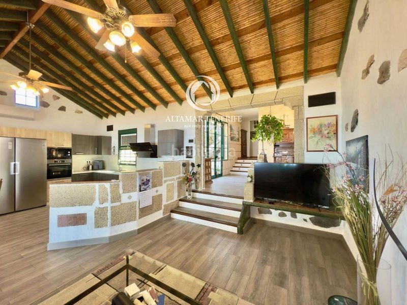 Foto 11dad798-2058-4f2f-8f82-baa702f7ef80. Casa amb aparcament a Guía de Isora interior Guía de Isora