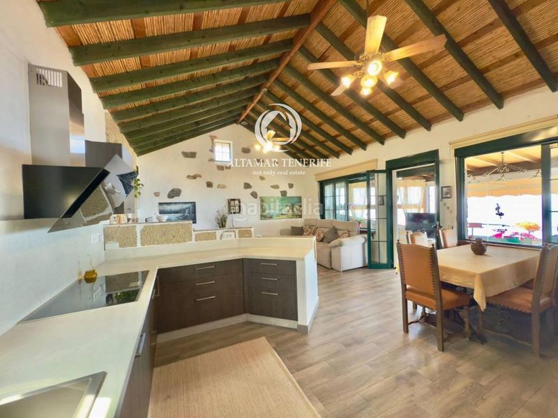 Foto 28956b92-bba5-49c7-9eed-5ba7426c5fe6. Casa amb aparcament a Guía de Isora interior Guía de Isora