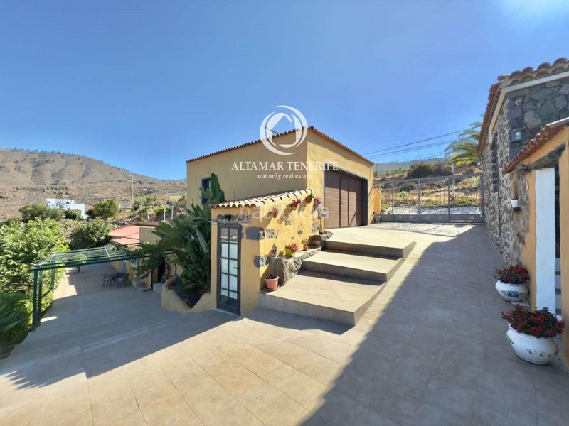 Foto 2a108417-1691-4c58-945c-cad32c84e587. Casa amb aparcament a Guía de Isora interior Guía de Isora