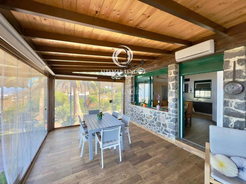 Foto 78e63958-9f8a-4d23-9c30-d0a08e136d53. Casa amb aparcament a Guía de Isora interior Guía de Isora