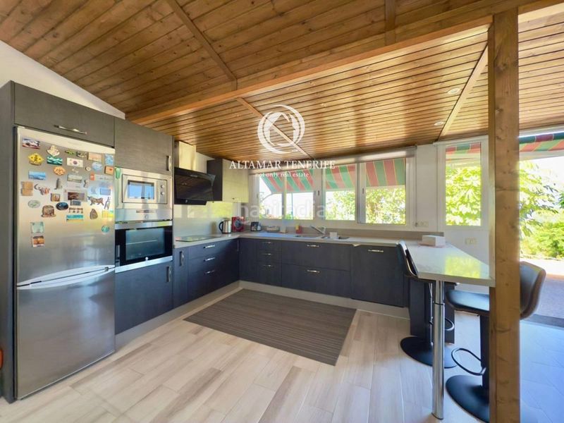 Foto ba13afe2-3a9e-41fb-b059-0b081f209b90. Casa amb aparcament a Guía de Isora interior Guía de Isora