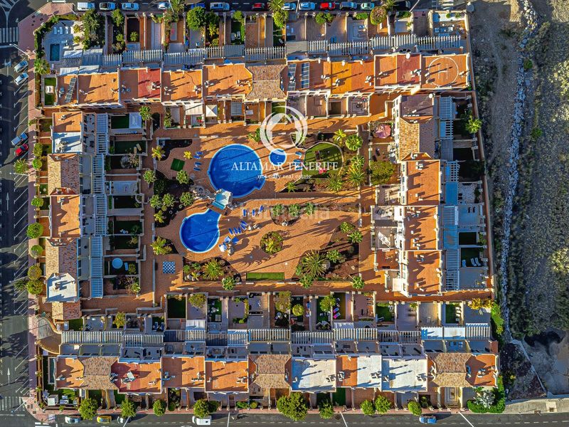 Foto 1acb1564-2d15-4125-ba98-973517a69c31. Lloguer casa adossada amb aparcament piscina a La Caleta Adeje
