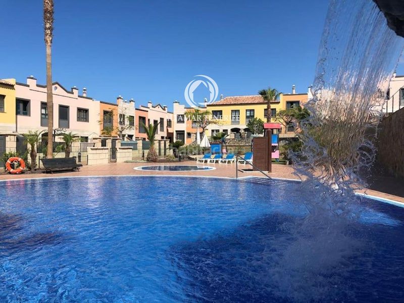 Foto 592b37d5-2452-4083-8f9f-29cedf5d3fc0. Lloguer casa adossada amb aparcament piscina a La Caleta Adeje