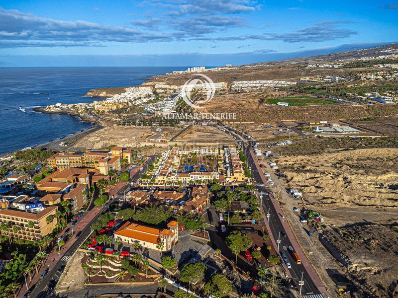 Foto a34a2402-c9ae-4877-b3b6-99f2884aa02a. Lloguer casa adossada amb aparcament piscina a La Caleta Adeje