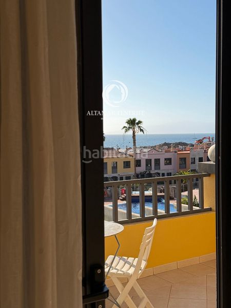 Foto c00f2a90-89e4-4005-8e60-7d8e8d1df8a7. Lloguer casa adossada amb aparcament piscina a La Caleta Adeje