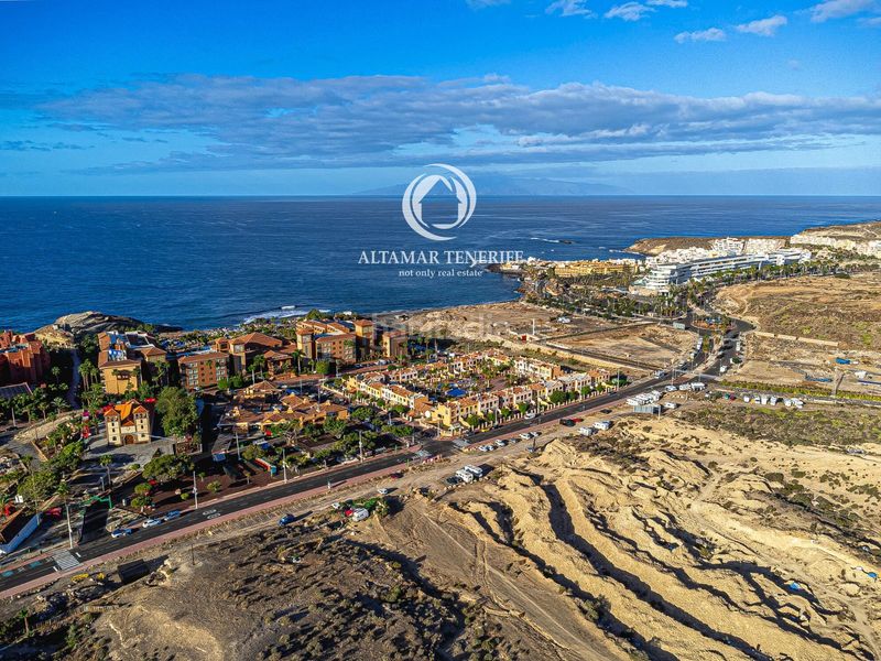 Foto c8c58b91-d193-43a2-9b74-1d6f935dc53d. Lloguer casa adossada amb aparcament piscina a La Caleta Adeje