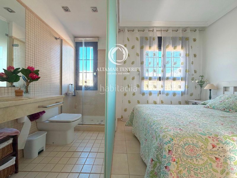 Foto e3bcb558-a721-4d47-9122-ebc77dd3d6f0. Lloguer casa adossada amb aparcament piscina a La Caleta Adeje
