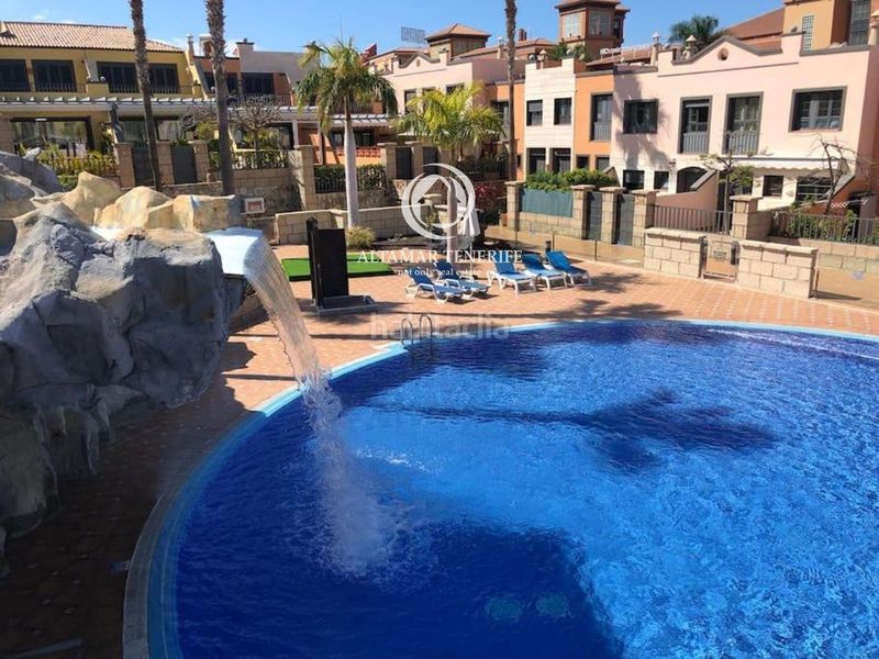 Foto f2347ae8-955e-4e2b-bd8e-62f2dbd0df5c. Lloguer casa adossada amb aparcament piscina a La Caleta Adeje