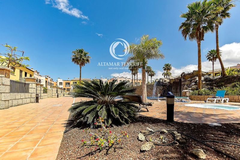 Foto 00be2790-b5a8-4ee5-98f7-1d4705283e48. Rent semi detached house with parking pool in La Caleta Adeje