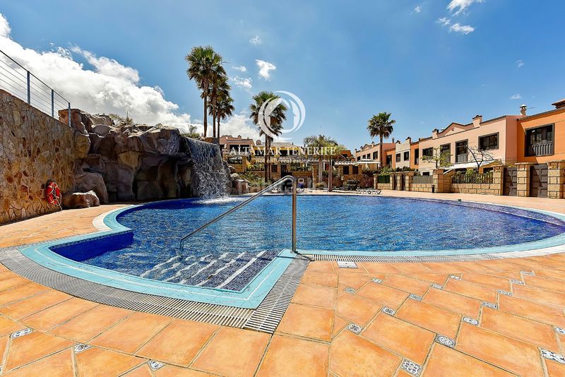 Foto 32a4fda6-5412-4210-b5f1-79e6730ee991. Rent semi detached house with parking pool in La Caleta Adeje