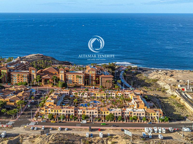 Foto 50d85dca-dac7-4140-8735-4e044f30b381. Rent semi detached house with parking pool in La Caleta Adeje