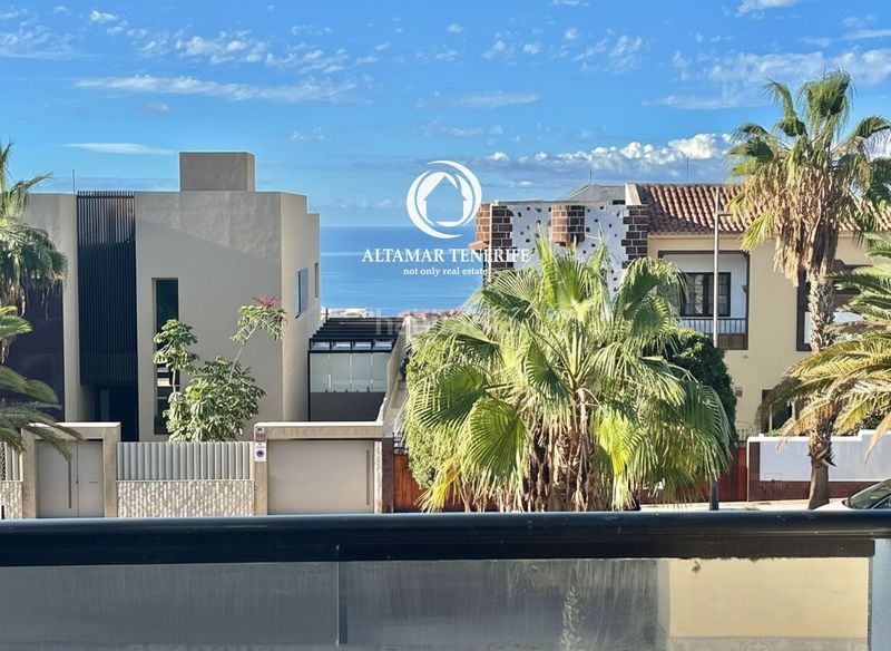 Foto b213f2e5-921d-4578-9023-7ac6b8e98f85. Casa adossada amb aparcament a Casco Urbano Adeje